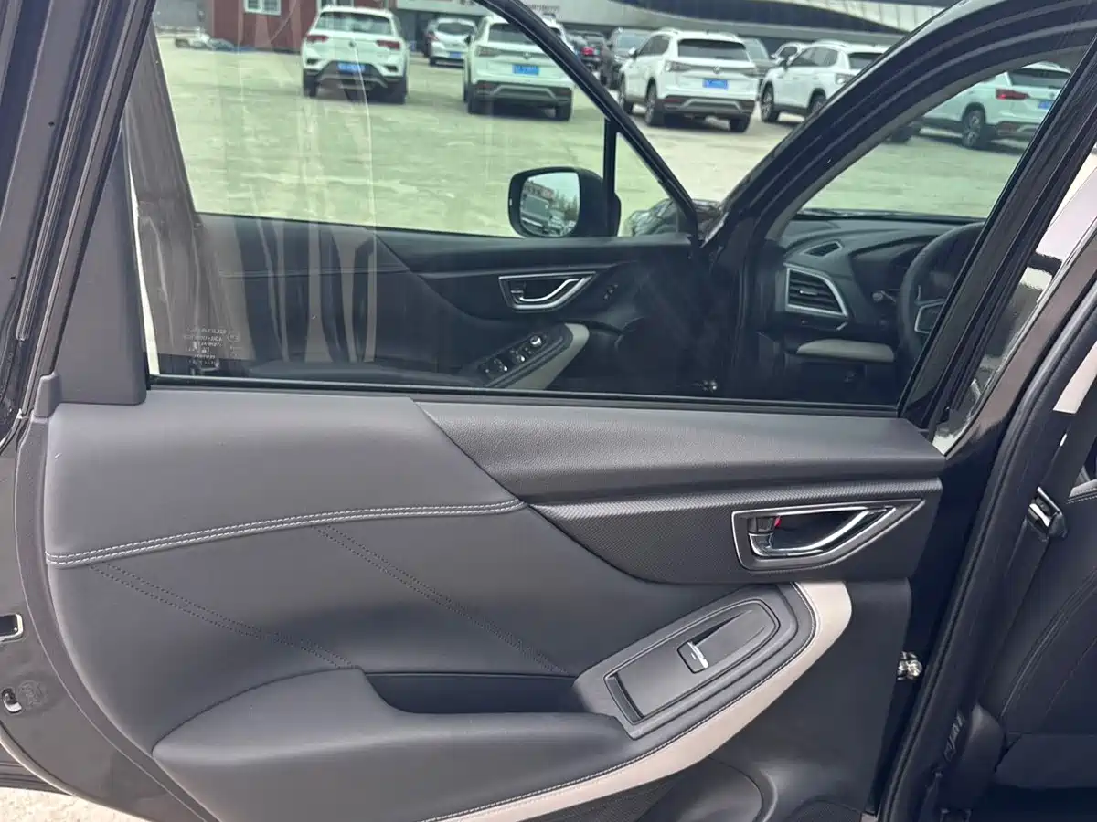 Subaru Forester 2022 2.0i AWD Luxury Edition with EyeSight фото 24