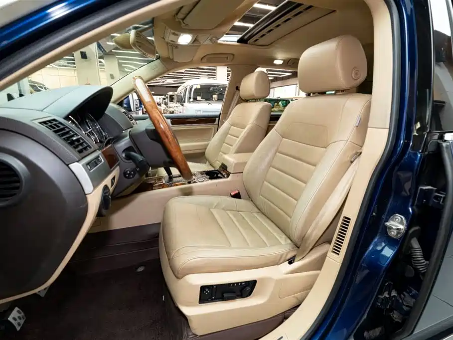 Volkswagen Touareg 2010 3.6 Limited Luxury Edition фото 7