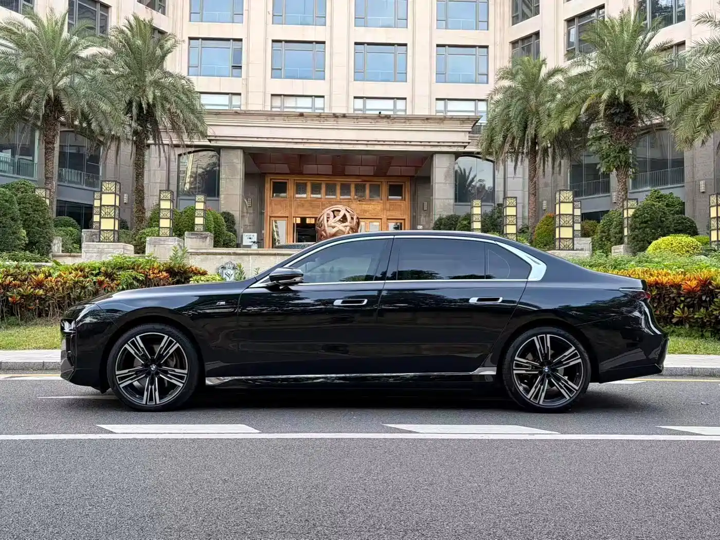 BMW 7-SERIES
