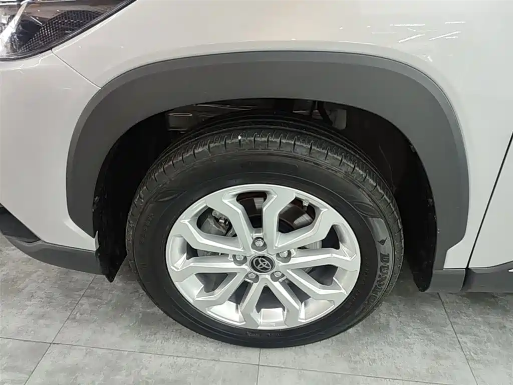 Toyota Frontlander 2023 2.0L CVT Elite Edition фото 23