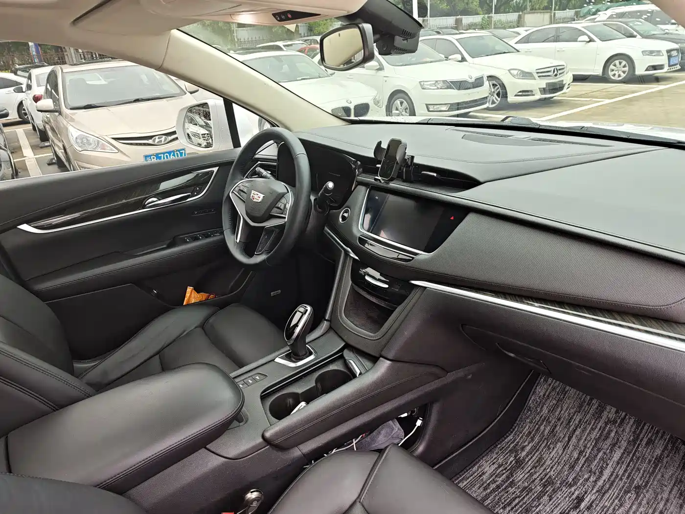 Фото 11 - Cadillac XT5