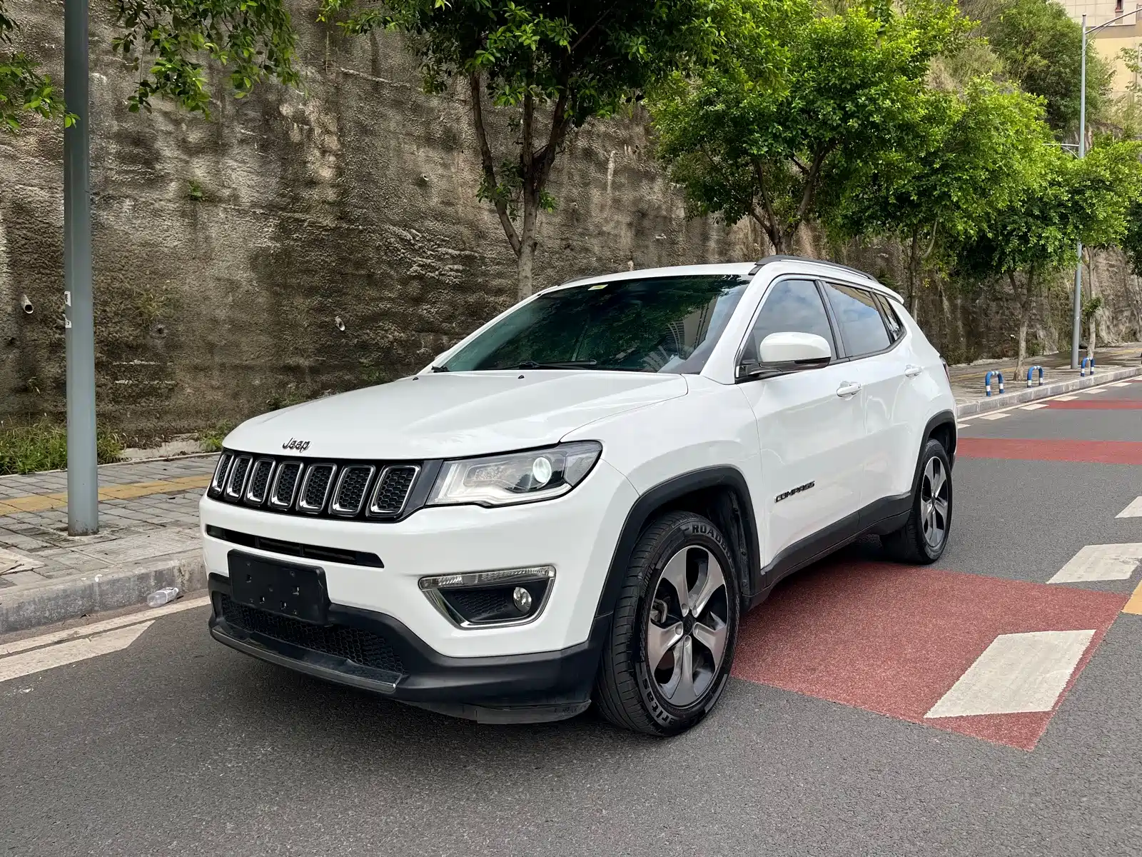 Фото 1 - Jeep Compass
