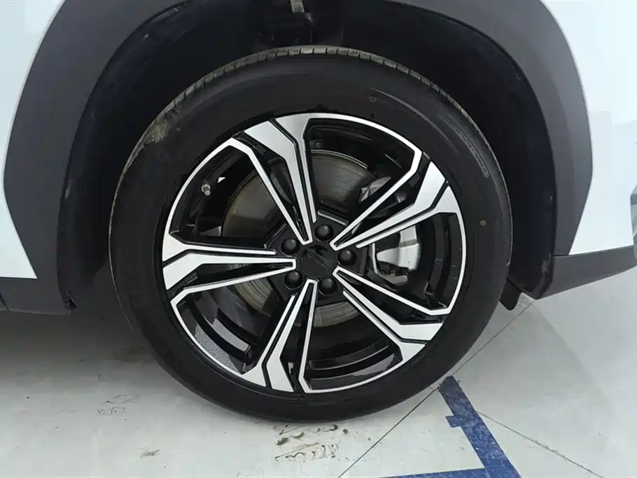 Geely Galaxy Galaxy L7 2025 EM-i 115km Explorer+ Edition фото 6