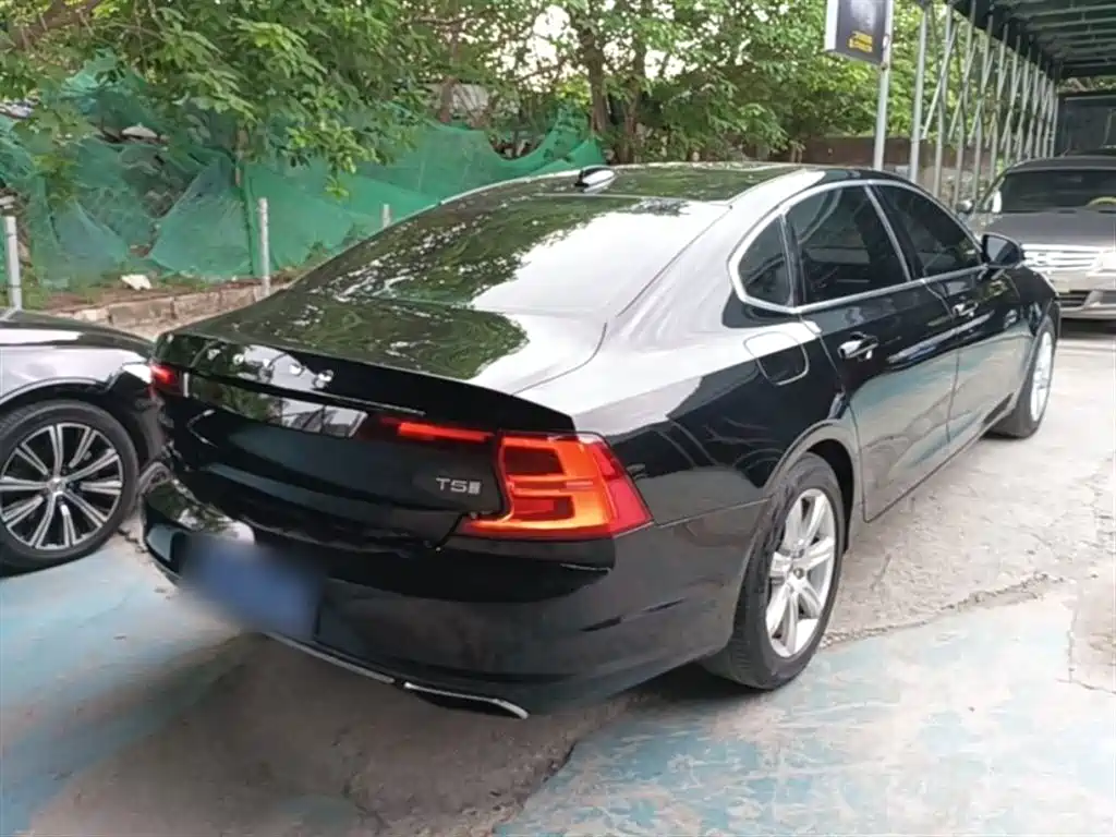 Photo 7 - Volvo S90