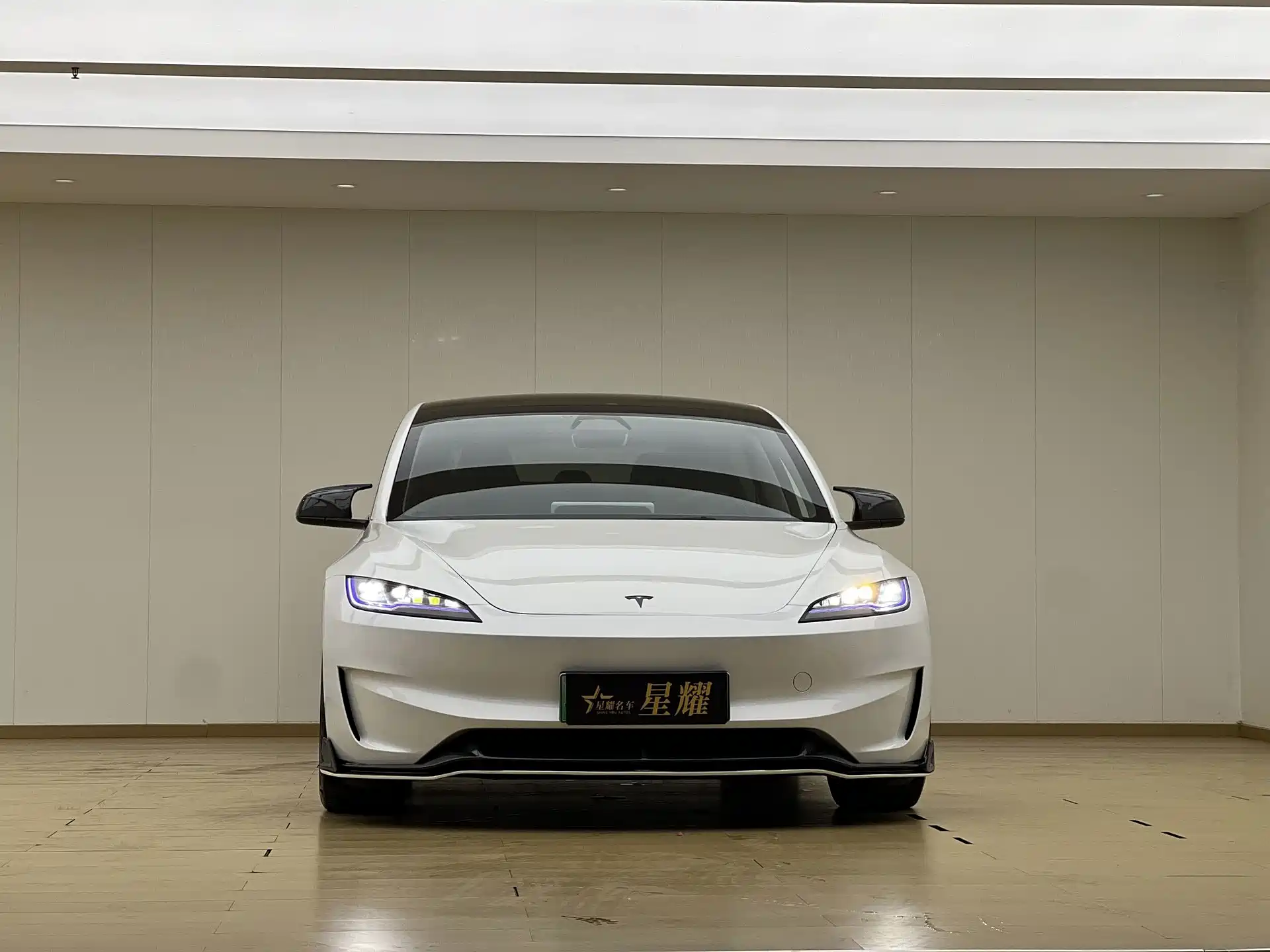 Фото 2 - Tesla Model 3