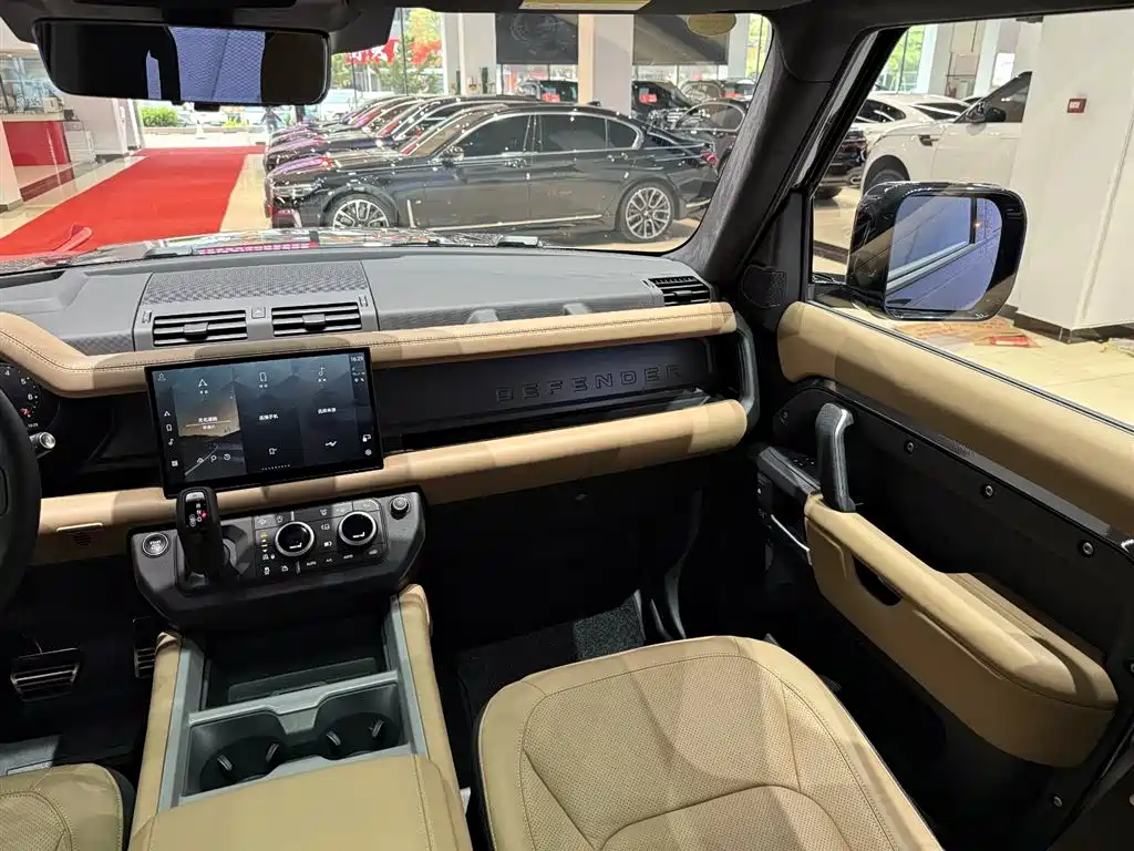 Land Rover Defender 2025 110 5.0T V8 фото 23
