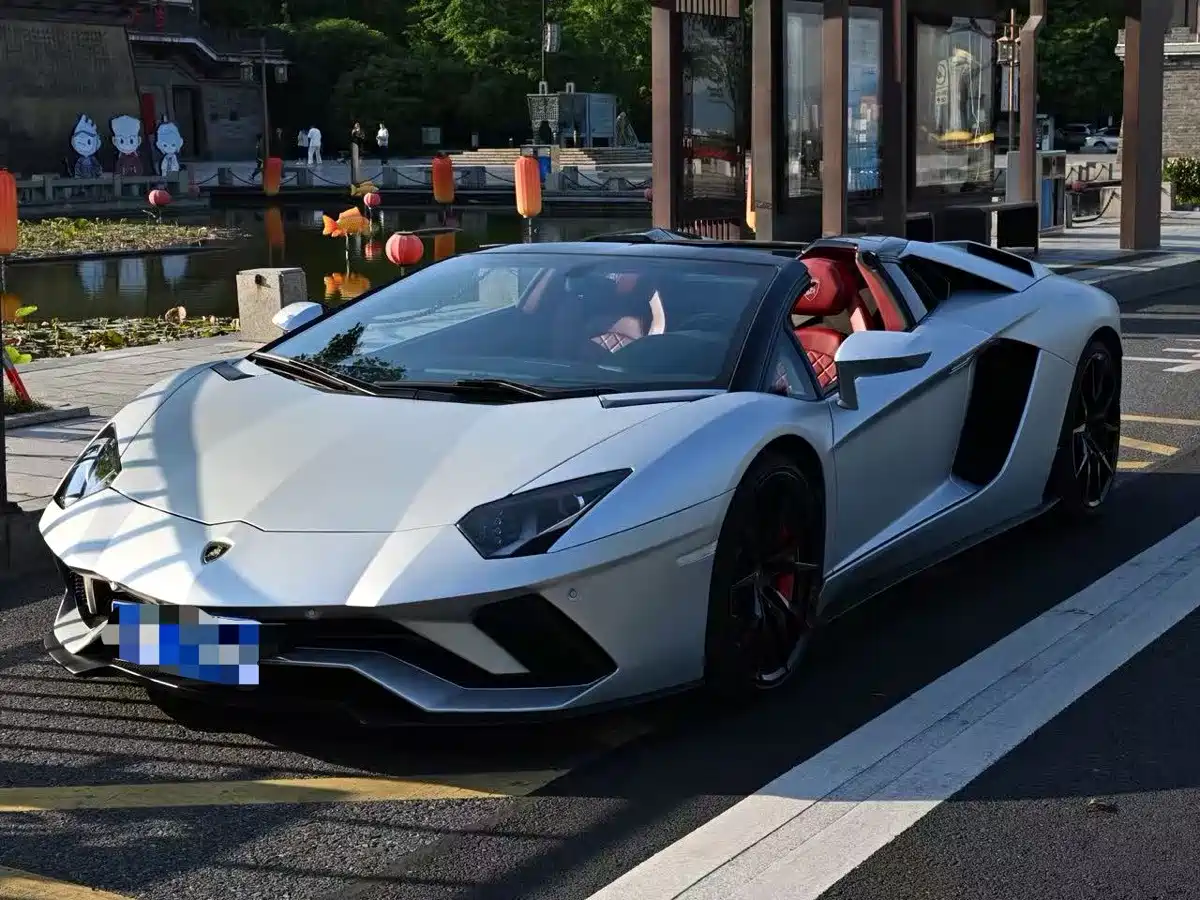 Фото 1 - Lamborghini Aventador