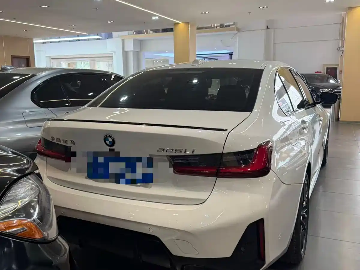 BMW 3 Series 2024 325i M Sport Shadowline Package фото 8