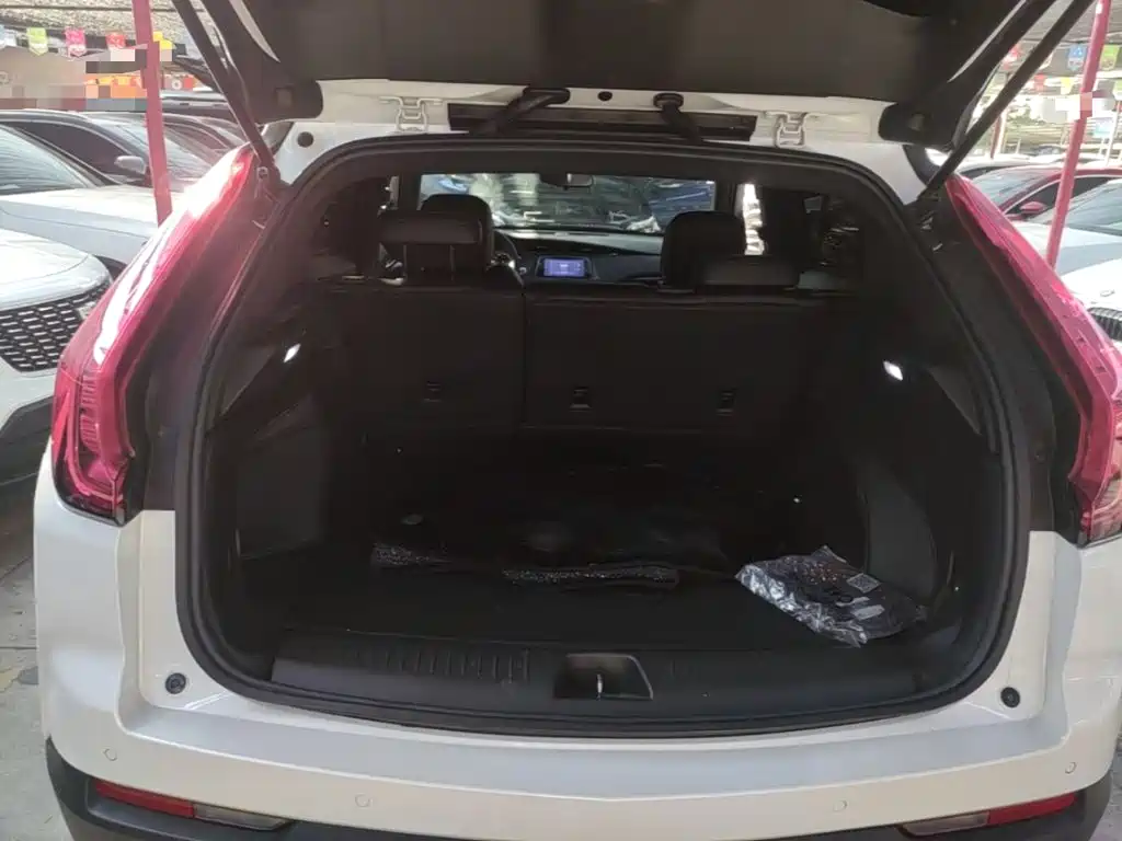 Photo 19 - Cadillac XT4