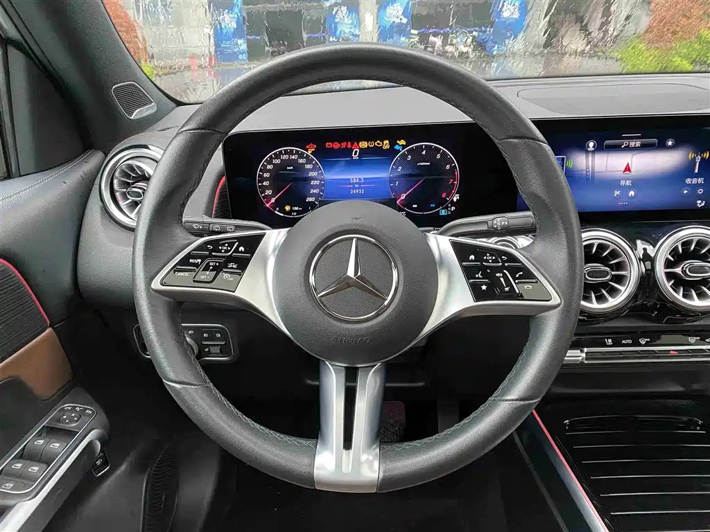 MERCEDES-BENZ GLB