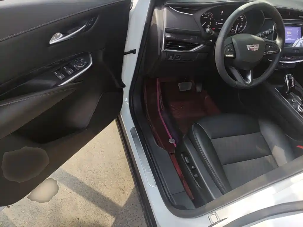 Photo 16 - Cadillac XT4