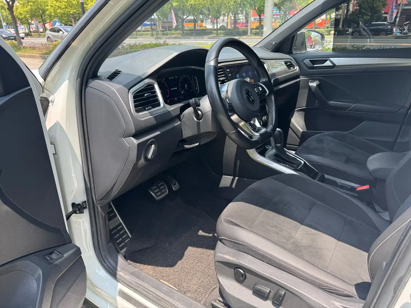 Volkswagen T-ROC 2022 280TSI DSG 2WD R-Line Pro PLUS фото 5