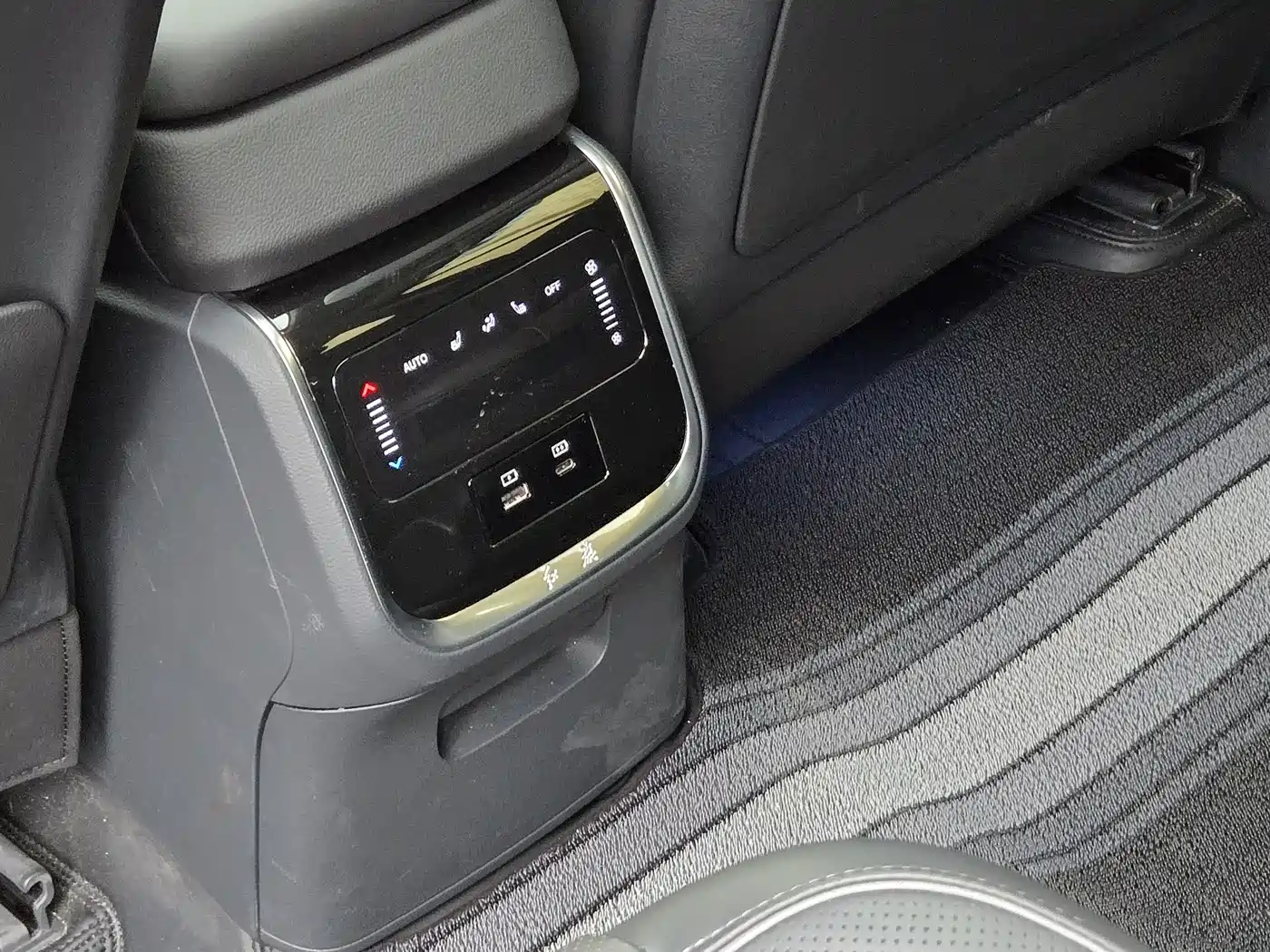 Hongqi HS7 PHEV 2024 2.0T PHEV AWD Flagship 6-Seater фото 10