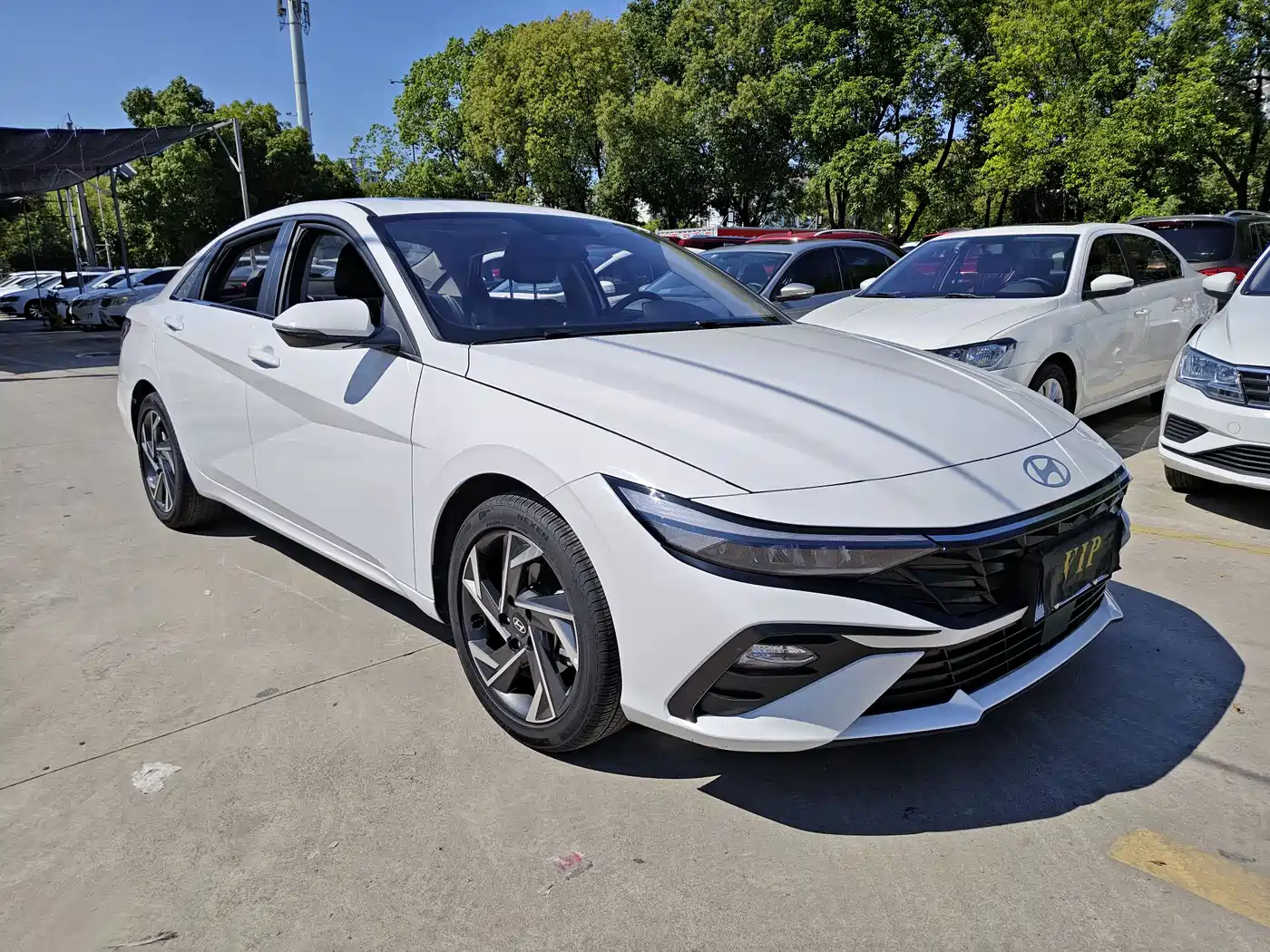 Hyundai Elantra 2023 1.5L CVT GLX Elite Edition фото 3