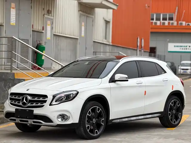 MERCEDES-BENZ GLA