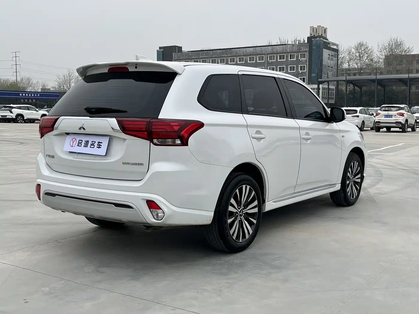 MITSUBISHI OUTLANDER