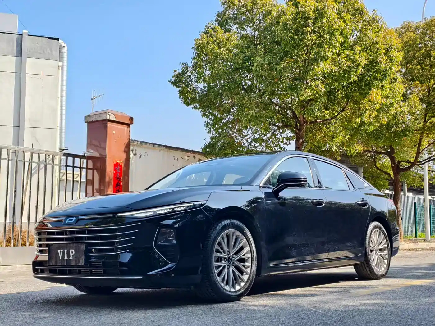 Фото 1 - Besturn B70