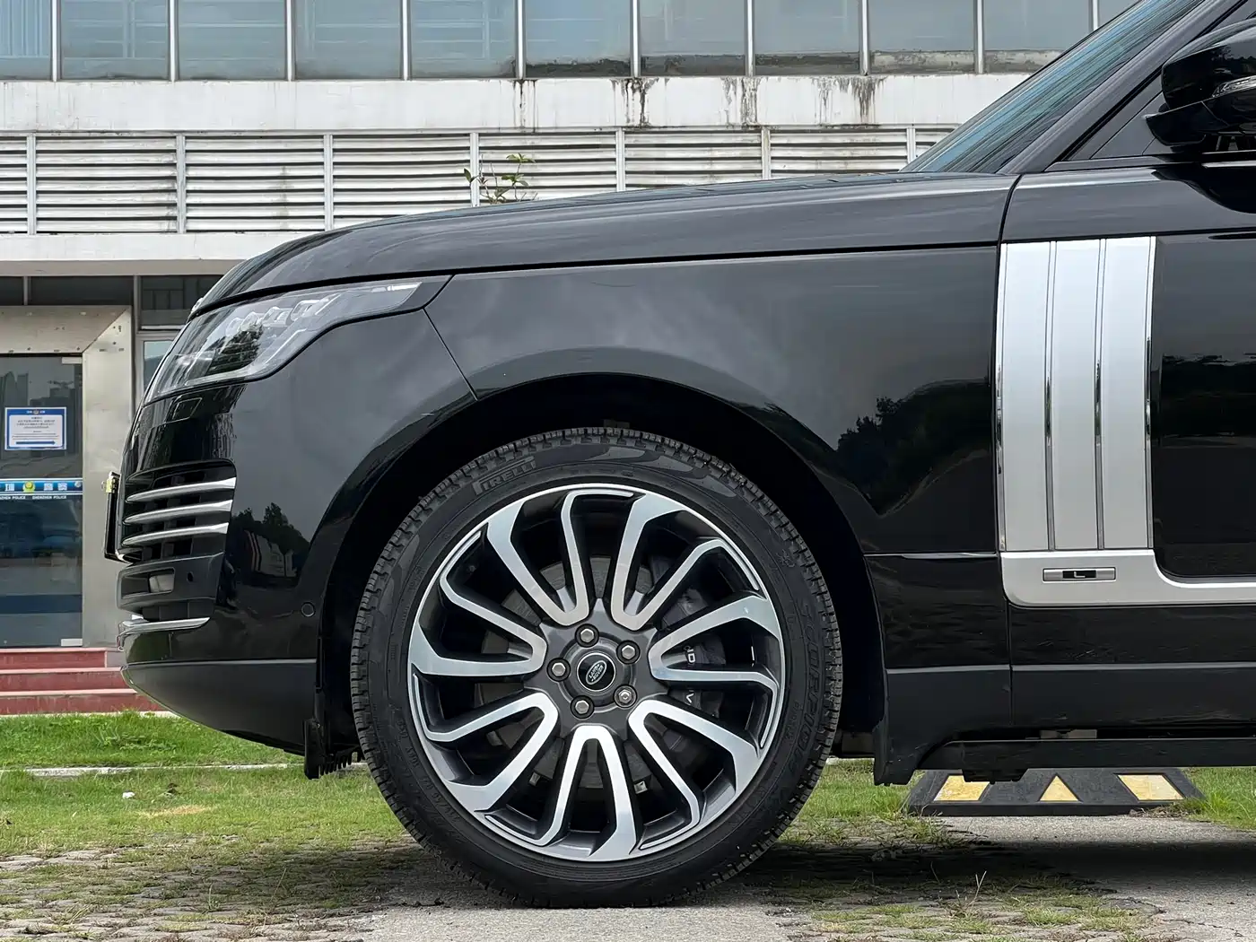 Land Rover Range Rover 2022 3.0 L6 400PS Prestige Genesis Extended Edition фото 24