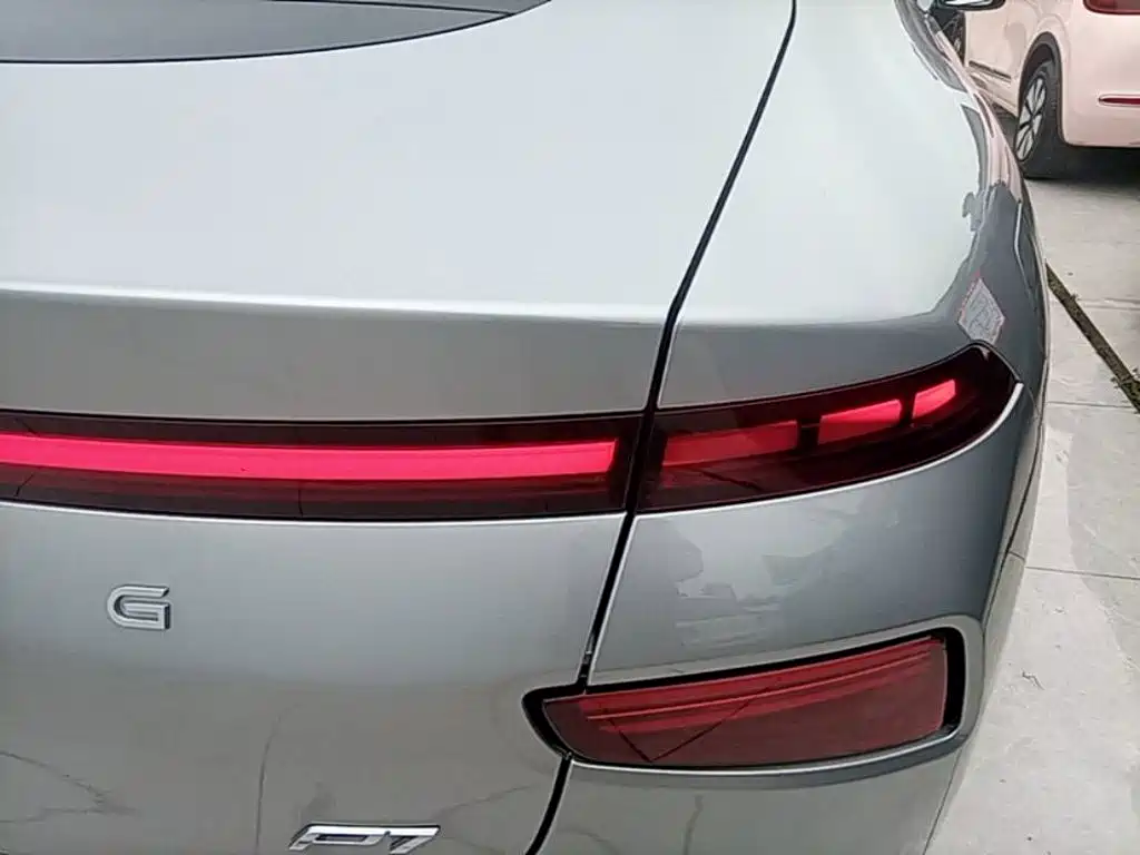 Фото 8 - XPeng P7