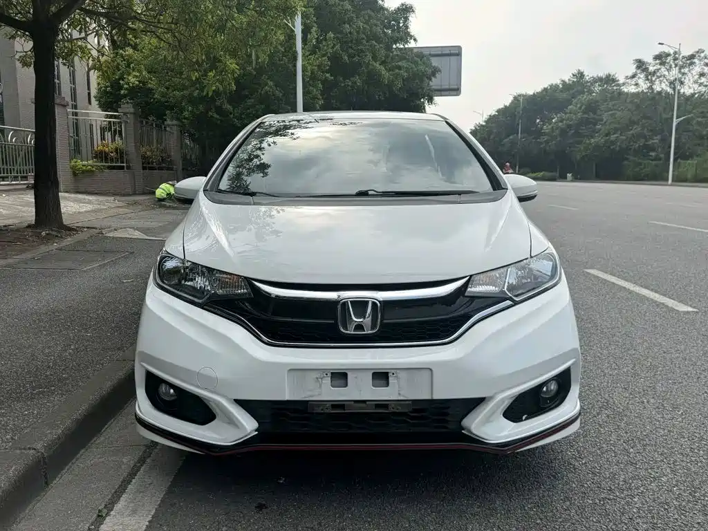 Фото 2 - Honda Fit