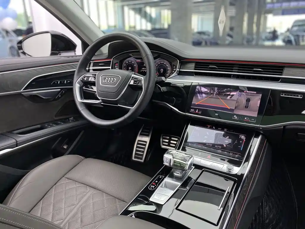 Photo 25 - Audi A8