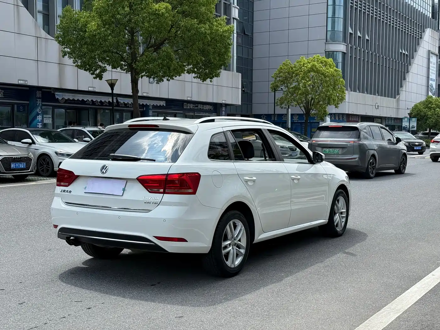 Volkswagen Lavida Tour 2017 230TSI Manual Comfort Edition фото 7