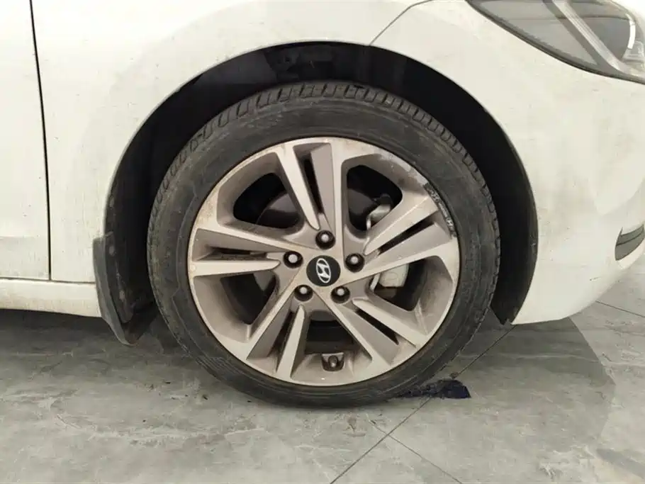 Hyundai Elantra 2016 Model 1.6L Automatic Smart Elite фото 6