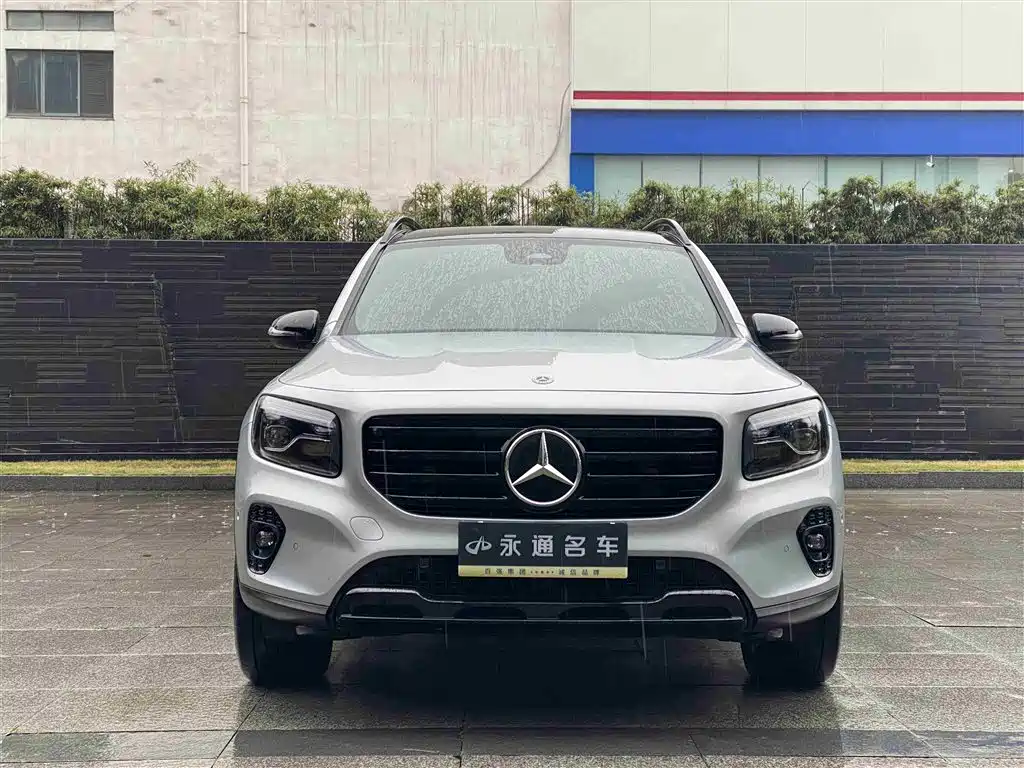 MERCEDES-BENZ GLB