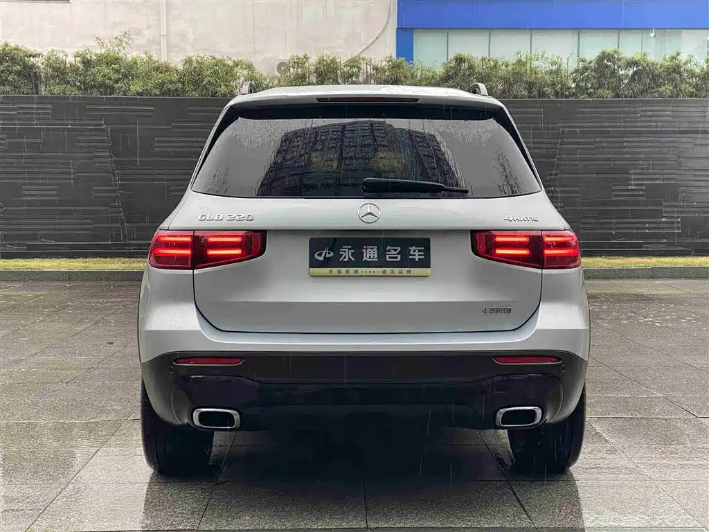 MERCEDES-BENZ GLB