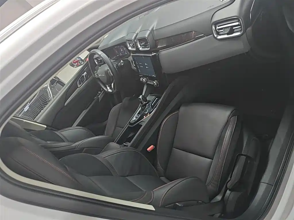 Lynk & Co 02 2018 1.5T DCT 2WD Power Edition China V фото 25