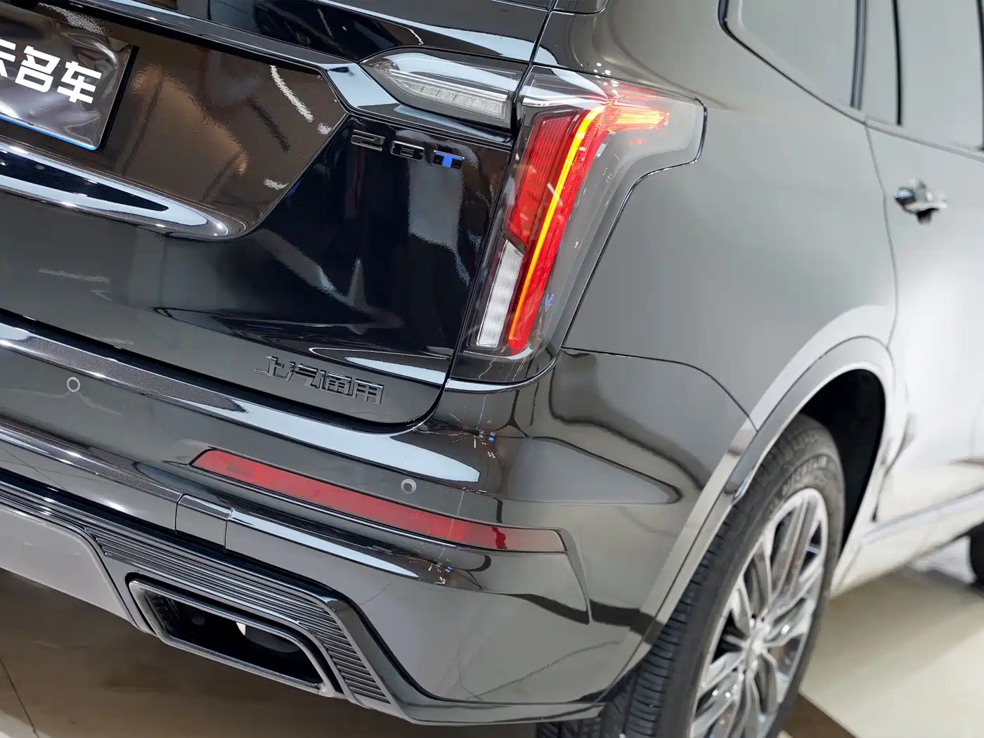 CADILLAC XT6