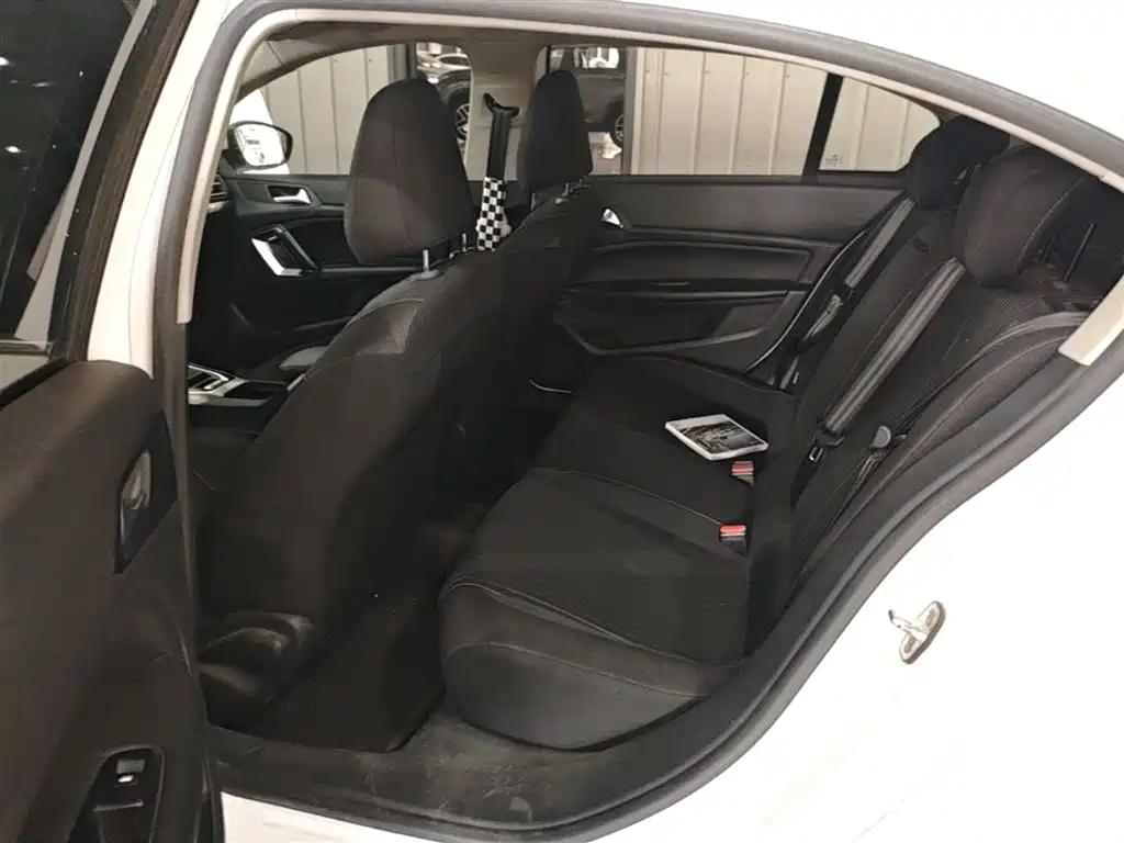 Peugeot 408 2018 350THP Automatic Luxury Edition фото 17