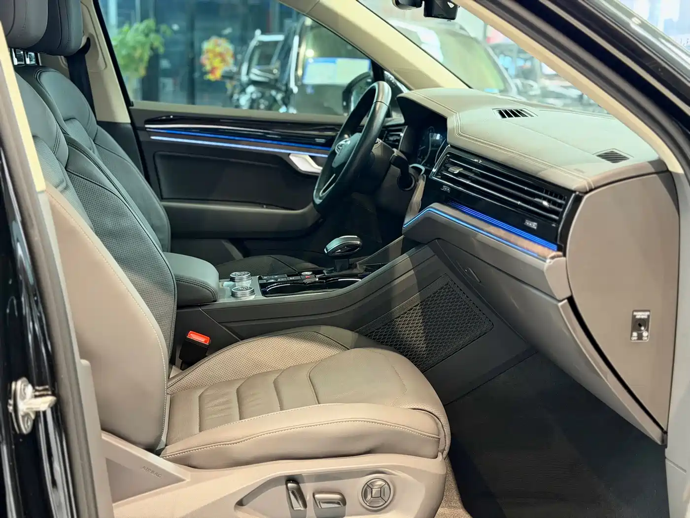 VOLKSWAGEN TOUAREG