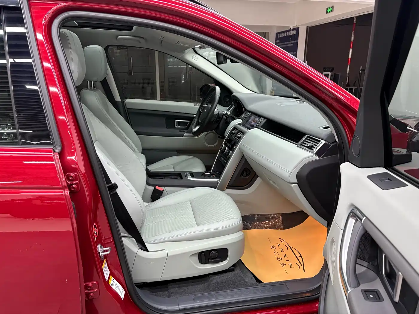 Land Rover Discovery Sport 2018 240PS SE Edition фото 16
