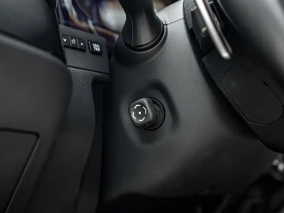 Lexus ES 2023 200 Excellence Edition фото 15