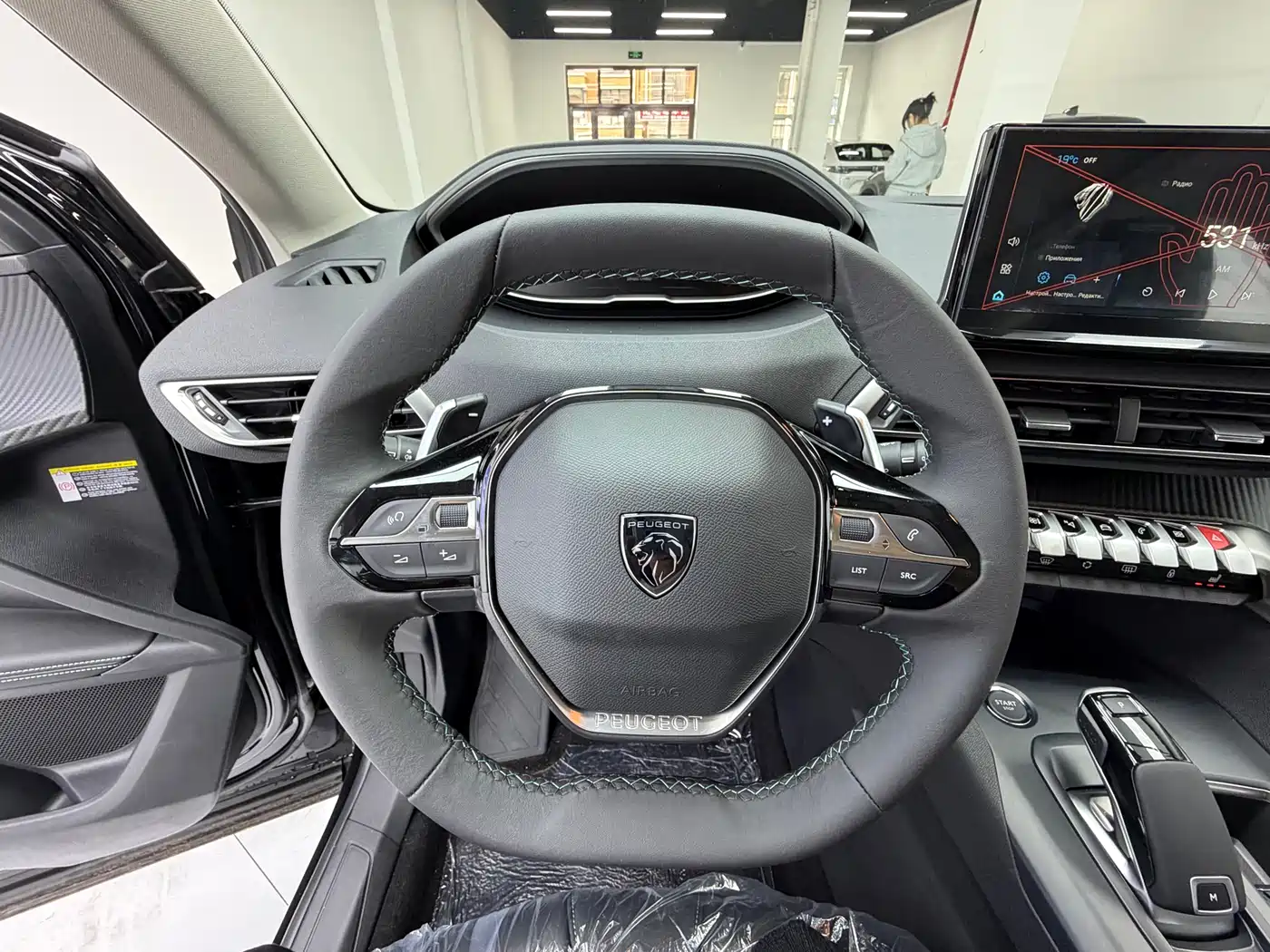 Peugeot 5008 2025 Luxury Edition фото 10
