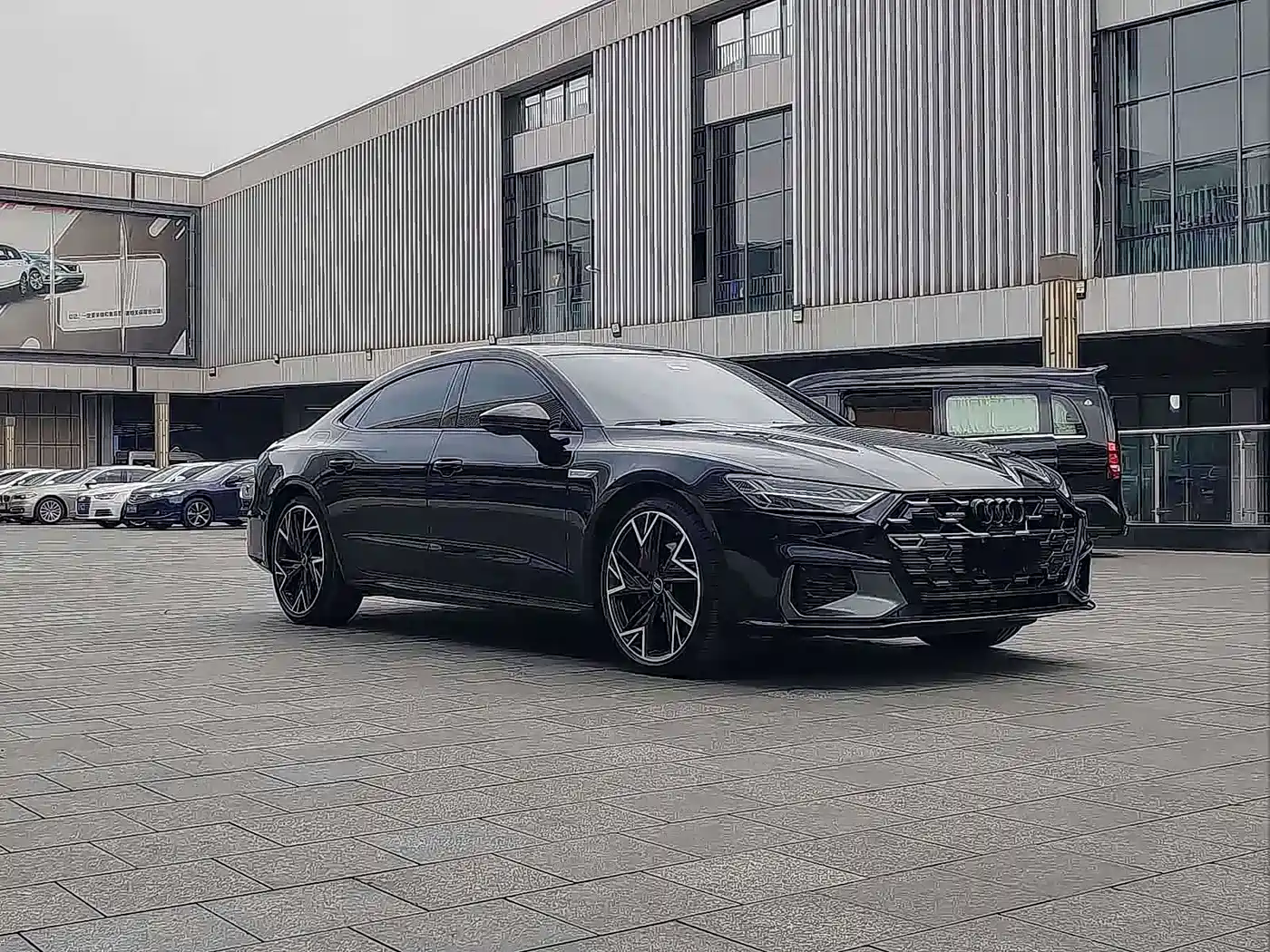 Фото 3 - Audi A7L