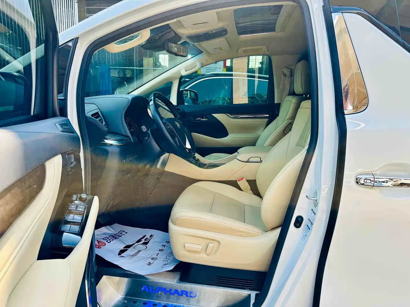 Toyota Alphard 2021 Hybrid 2.5L Premium фото 6