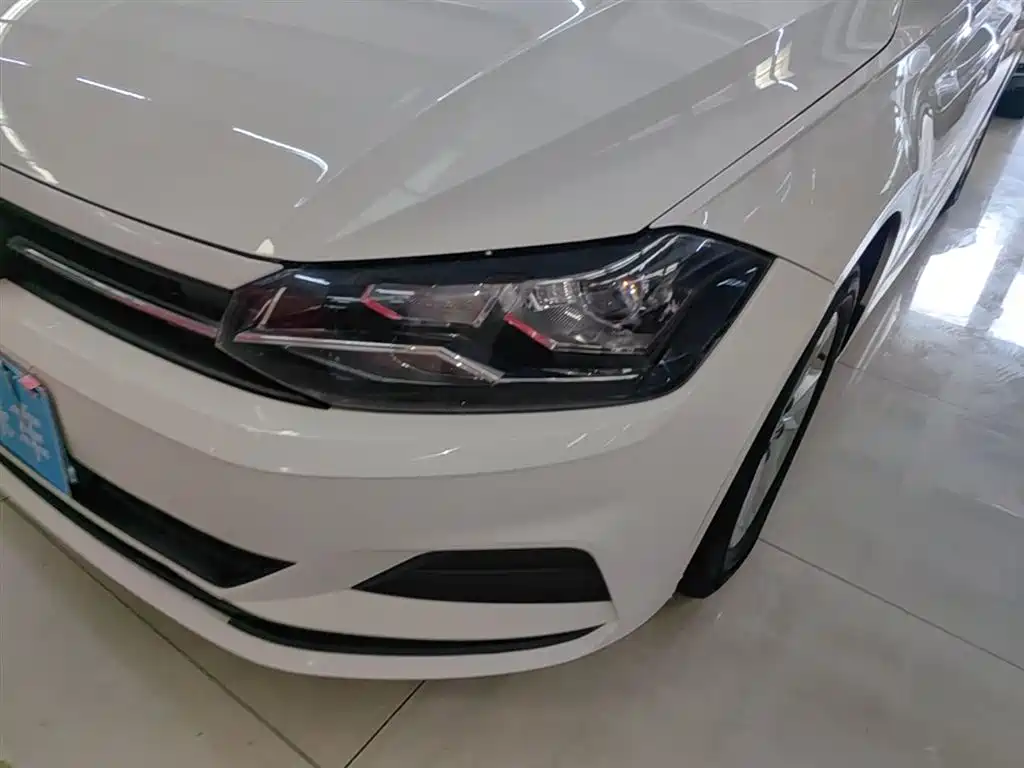 Volkswagen Polo 2019 Plus 1.5L Automatic Panorama Enjoyment Edition фото 24