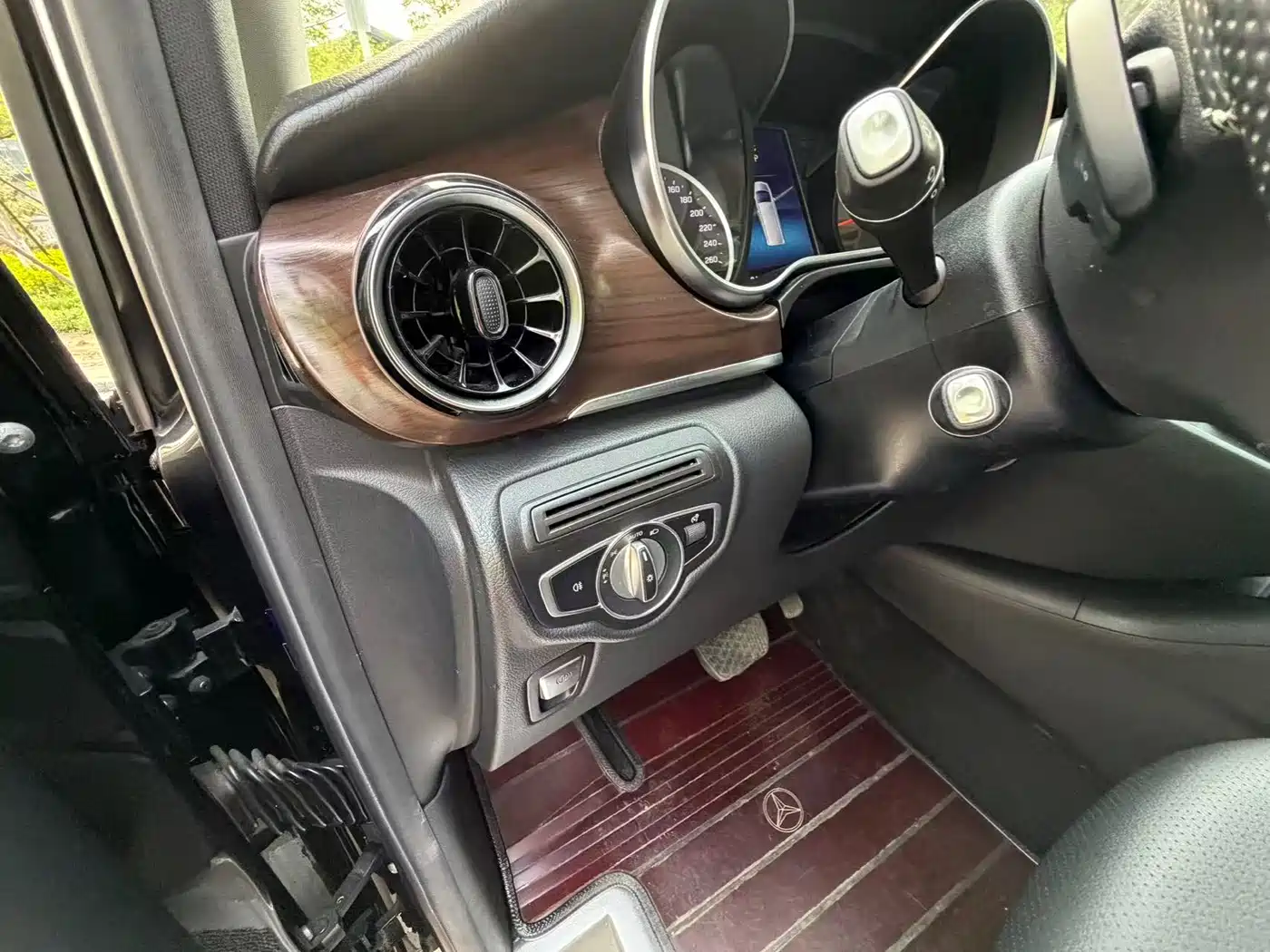 Mercedes-Benz V-Class 2021 V 260 L Long Wheelbase Premium Edition фото 11