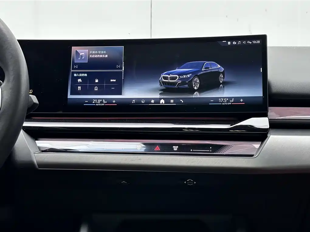 BMW 5 Series 2024 530Li Leading M Sport Package фото 21