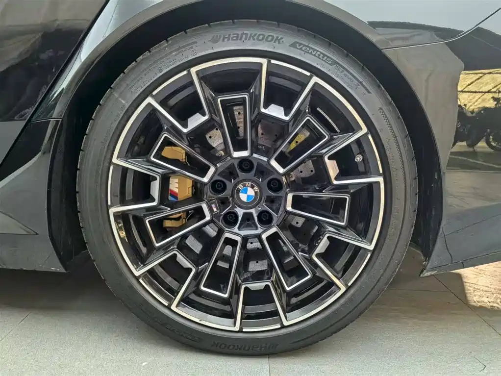BMW M5 New Energy 2025 M5 фото 18