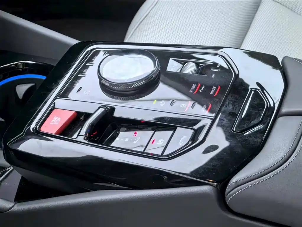 BMW M5 New Energy 2025 M5 фото 11