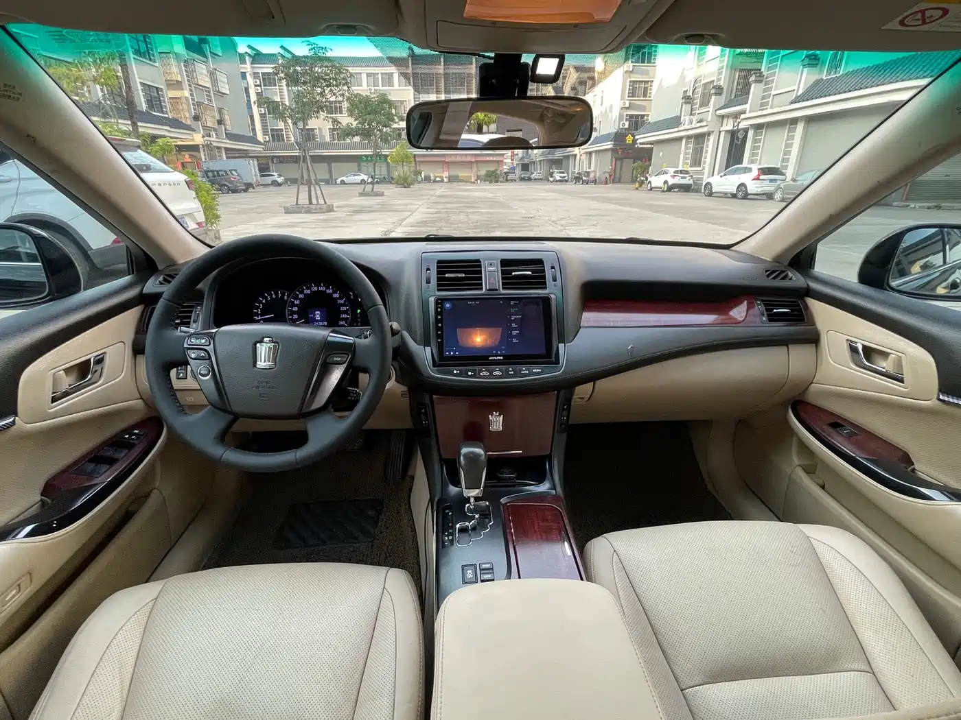Фото 12 - Toyota Crown