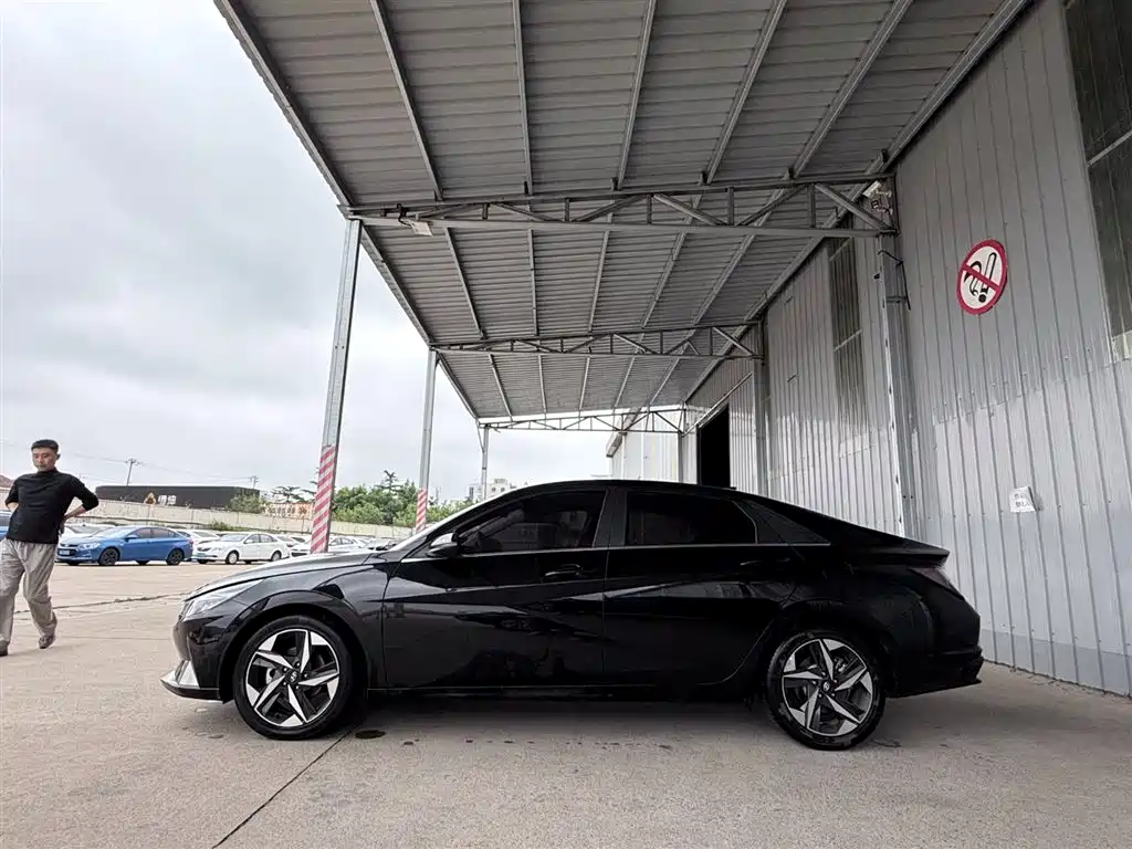 Hyundai Elantra 2022 1.5L CVT GLX Elite Edition фото 7