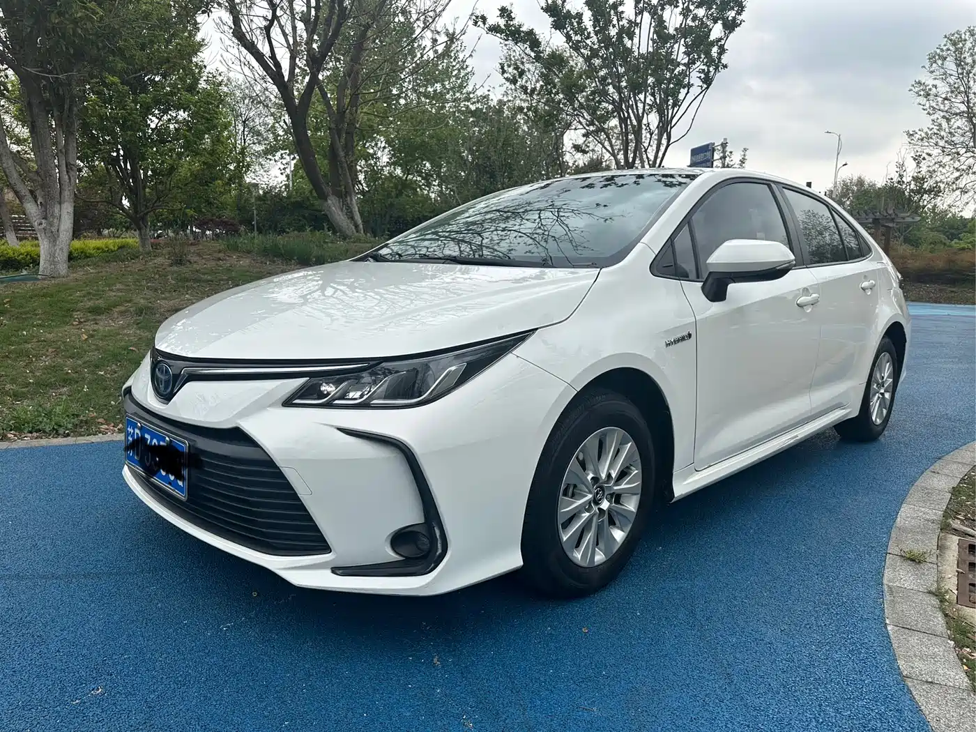 Toyota Corolla 2021 Hybrid 1.8L E-CVT Pioneer Edition фото 2