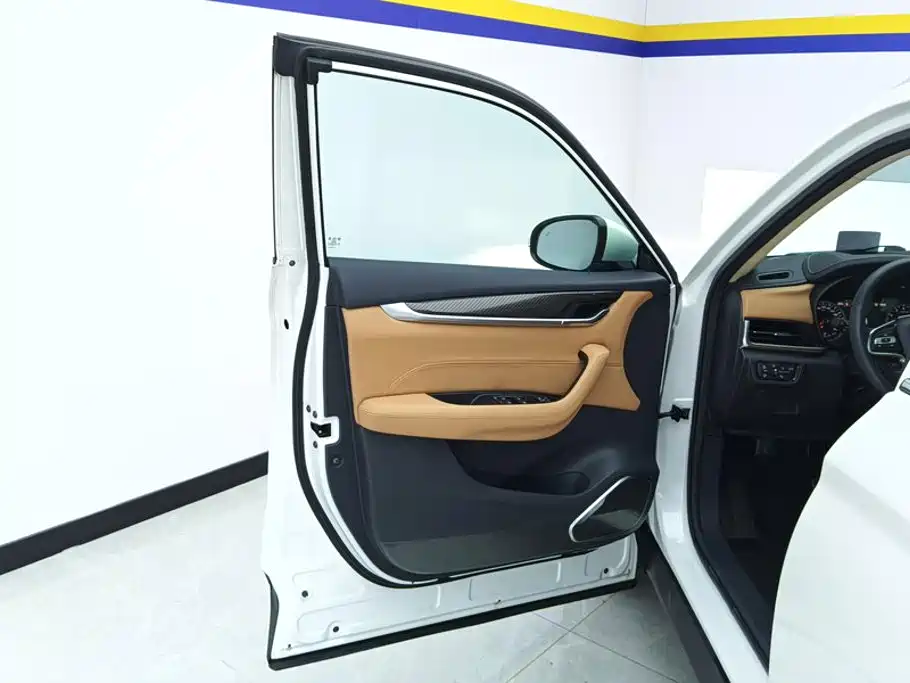 Фото 7 - Zhonghua V7