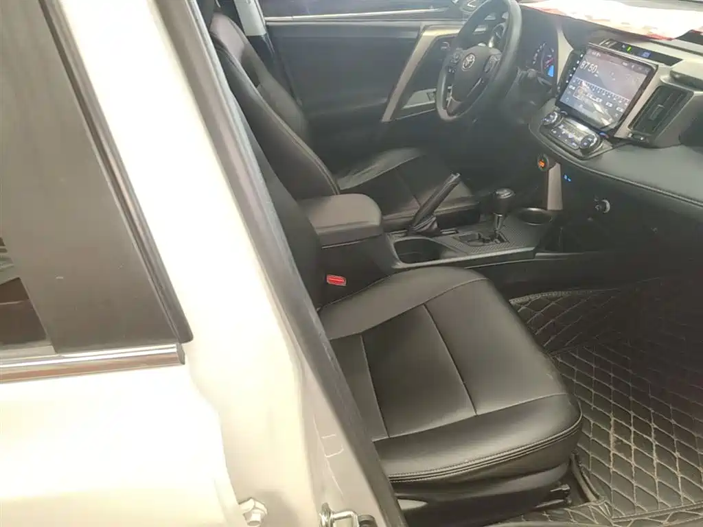 Toyota RAV4 Rongfang 2015 2.0L CVT 2WD Trend Edition фото 20