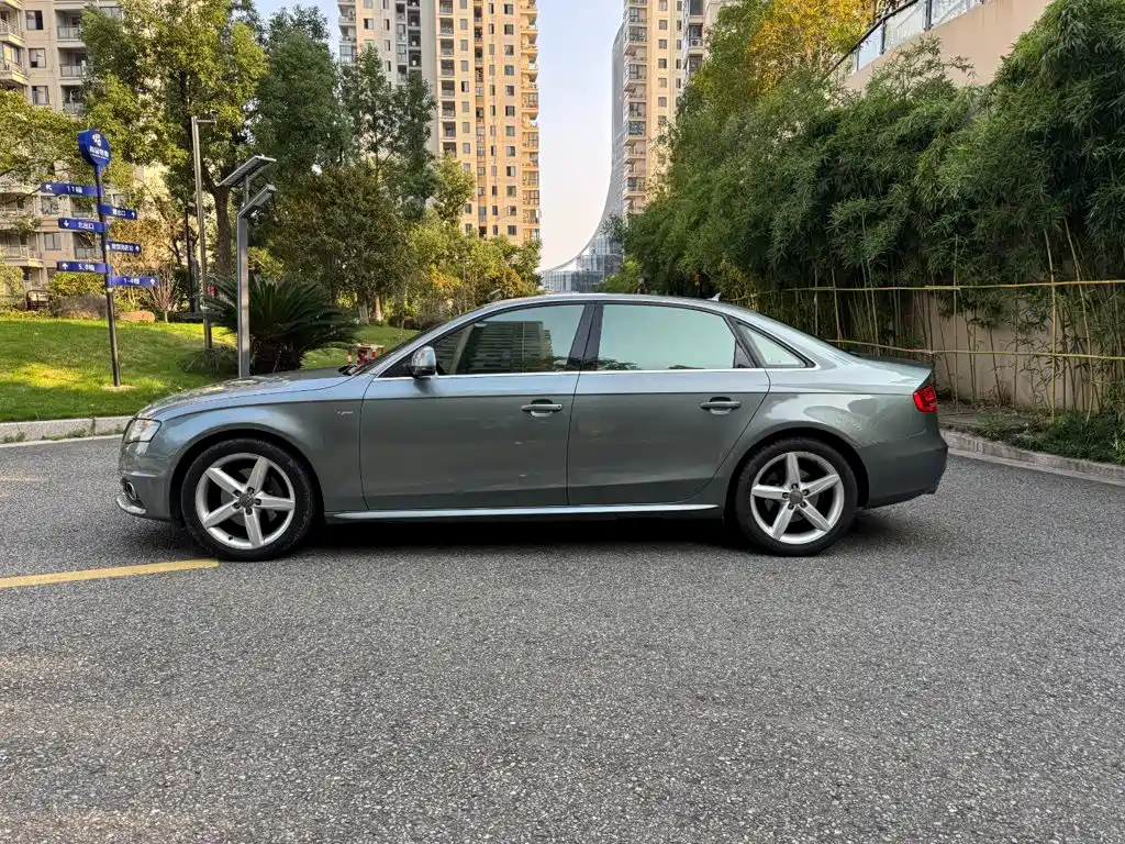 Фото 3 - Audi A4L