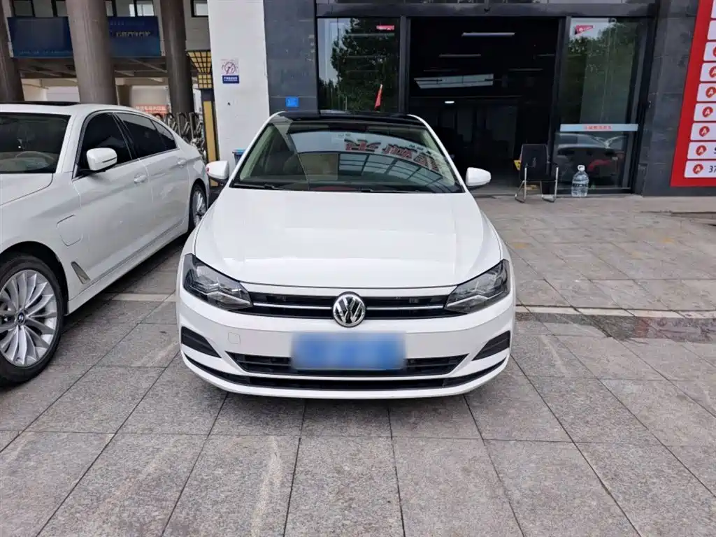 Volkswagen Polo 2019 Plus 1.5L Automatic Colorful Tech Edition фото 3